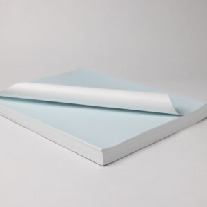 Le papier laminé Ceramictoner avec fondant sans plomb convient pour une utilisation dans l'industrie de la vaisselle. Le vernis est appliqué sur le décalque à l'aide d'un laminateur.