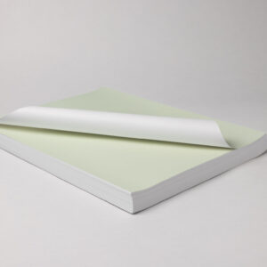 La carta laminata Ceramictoner con fondente di selenio è adatta per l'applicazione su superfici piane. La vernice viene applicata alla decalcomania con un laminatore.