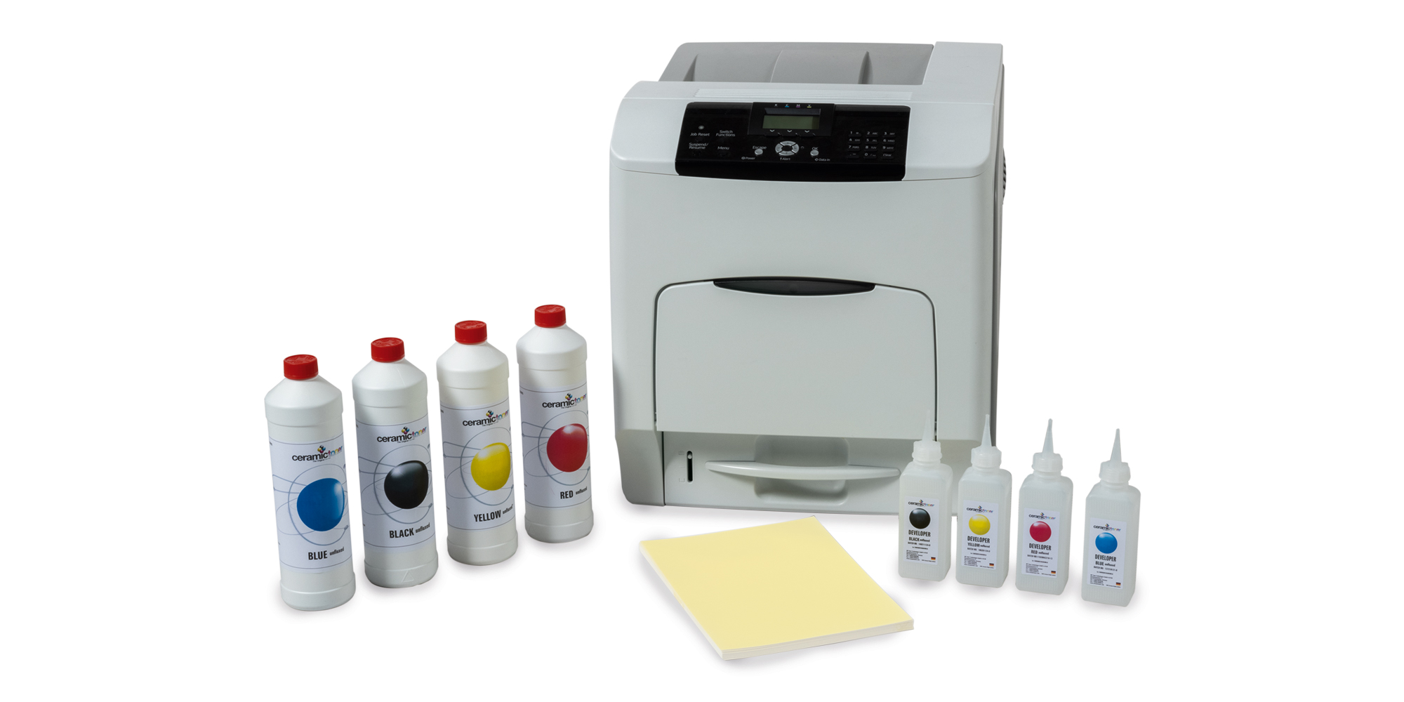 L'immagine mostra una stampante laser per ceramica in grado di stampare decalcomanie in ceramica, chiamate anche wet decals. Il set comprende anche un set di toner, carta per stampa diretta e sviluppatore.