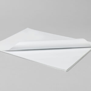 El papel laminado Ceramictoner sin flujo es adecuado para decoraciones sin flujo. El barniz se aplica a la calcomanía utilizando una laminadora.